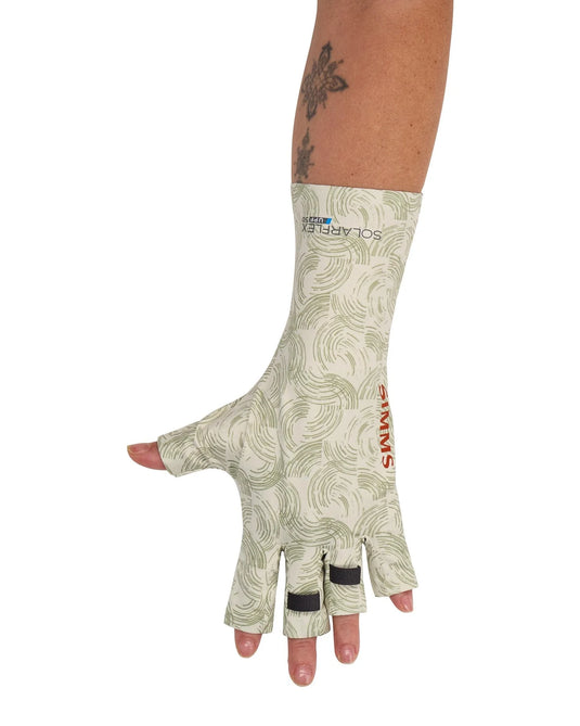 Simms Solarflex sunglove in pale pine with wavy pattern, black grip pads