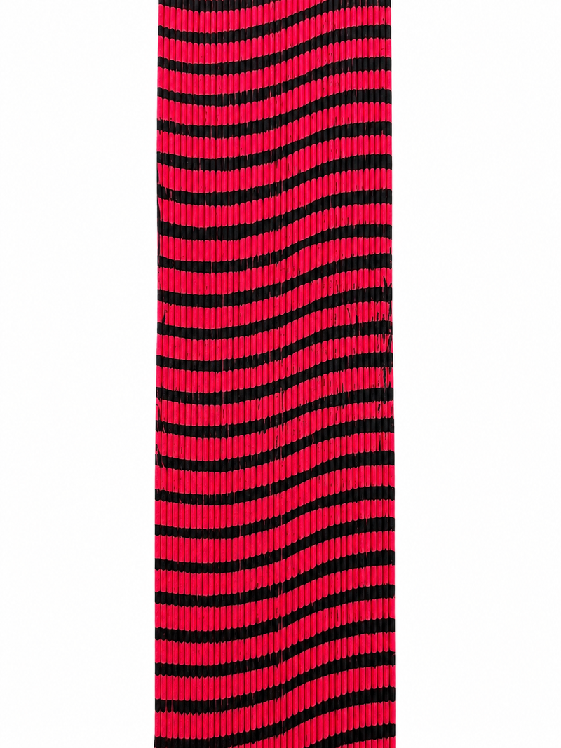 Load image into Gallery viewer, Barred round rubber strip in red with black stripe wavy pattern, medium
