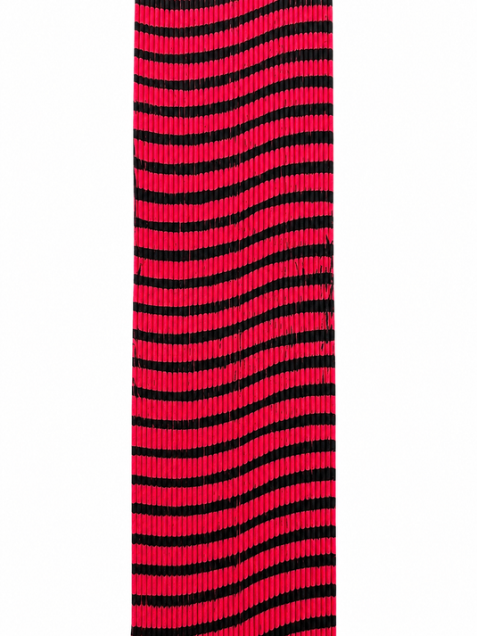 Barred round rubber strip in red with black stripe wavy pattern, medium