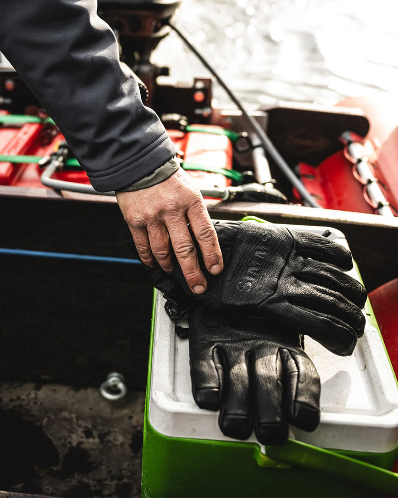 Load image into Gallery viewer, Simms insulated black glove gripping boat rail; textured knuckles and wrist closure
