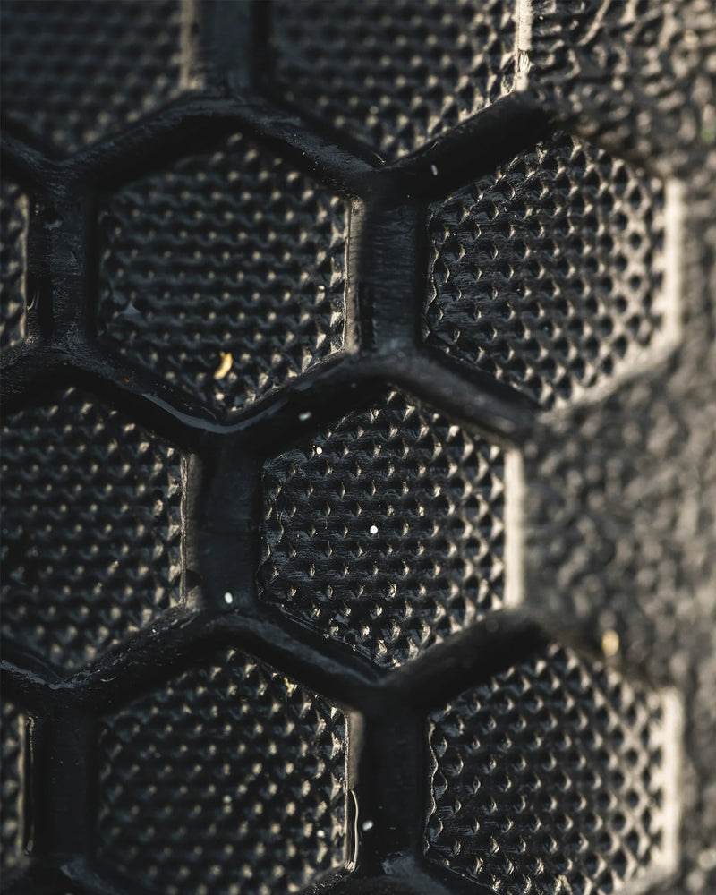Load image into Gallery viewer, Close-up of dark gray hex-pattern upper panels with black zipper pull

