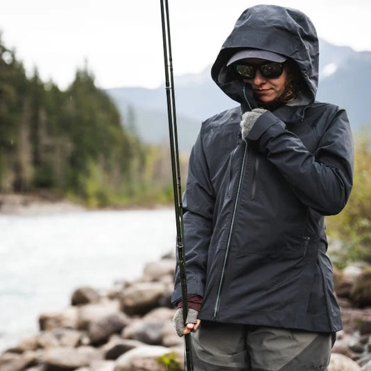 Women's hooded Freestone jacket with full zip, worn with gloves and dark pants