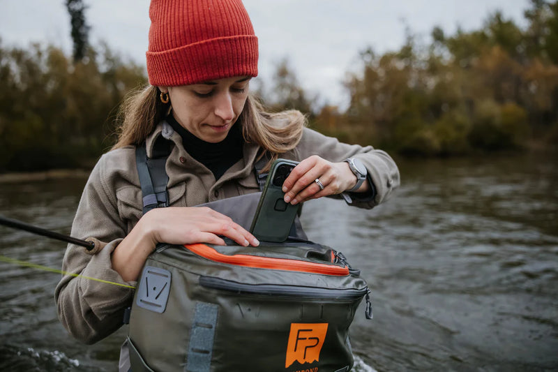 Load image into Gallery viewer, Fishpond Stormshadow Sling Pack
