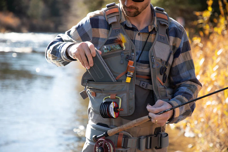 Load image into Gallery viewer, Fishpond Flint Hills Vest
