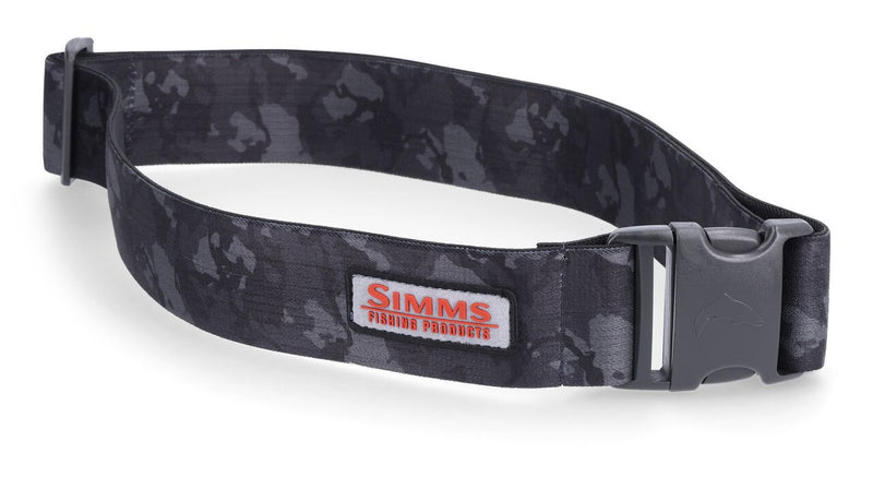 Load image into Gallery viewer, Simms 2-inch wading belt in dark camo with gray plastic buckle
